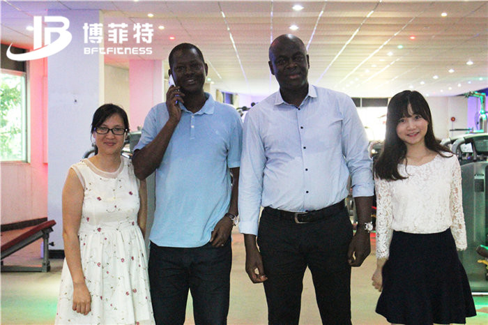 塞内加尔客户来中国进口黄色软件app大全免费下载2023的健身器材