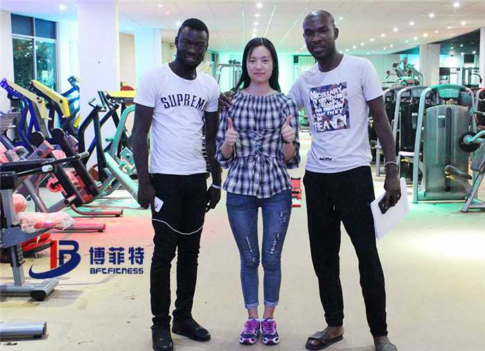 加纳客户来中国广州黄色软件app大全免费下载2023健身器材有限公司为他们的健身房采购免费看黄软件