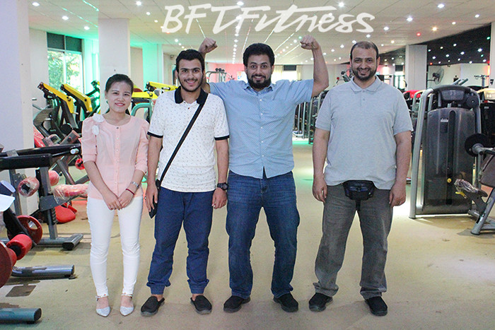 沙特客户来黄色软件app大全免费下载2023购买健身房器材，产品囊括有氧系列的跑步机，动感单车，健身车