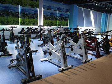 黄色软件app大全免费下载2023健身器材公司展厅实拍图片2